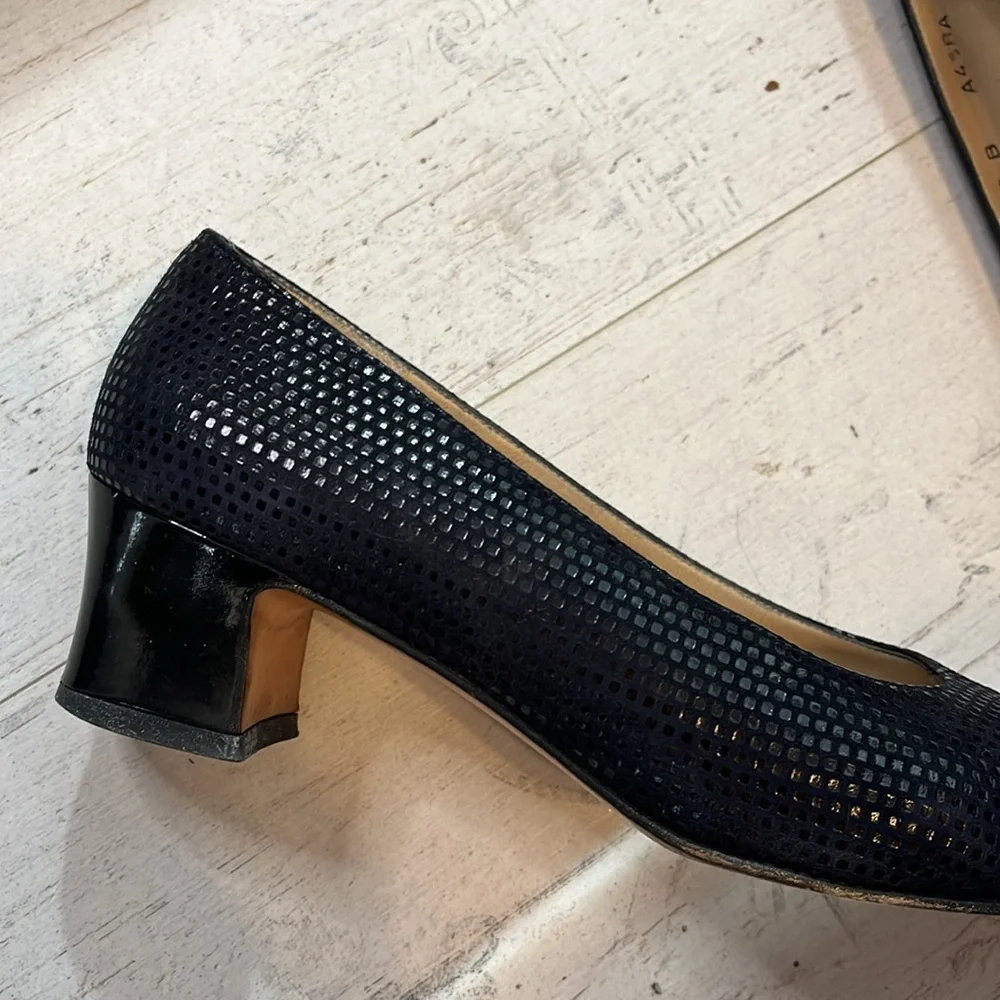 Vintage Salvatore Ferragamo Navy Pebble Suede Heels Size 6